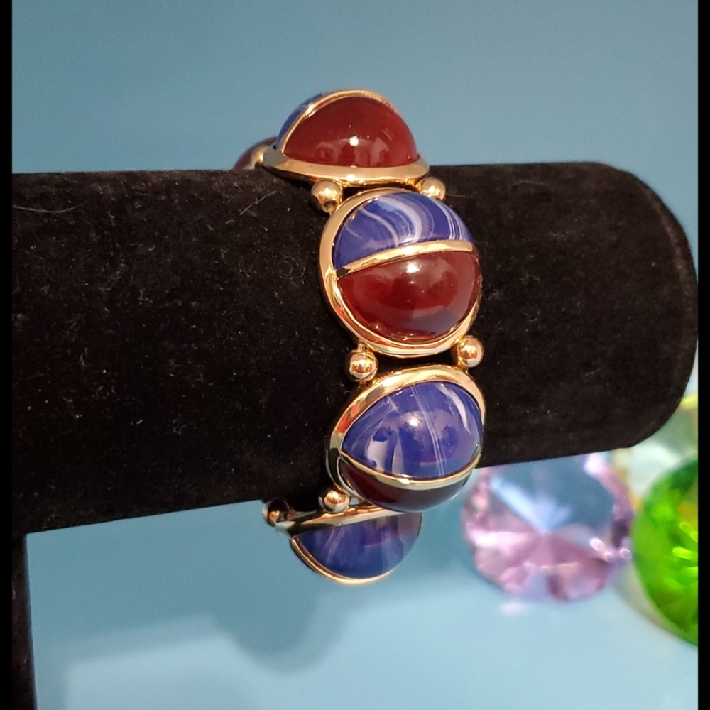 Faux burgundy and blue marbleized 'gemstones' goldtone stretchy bracelet